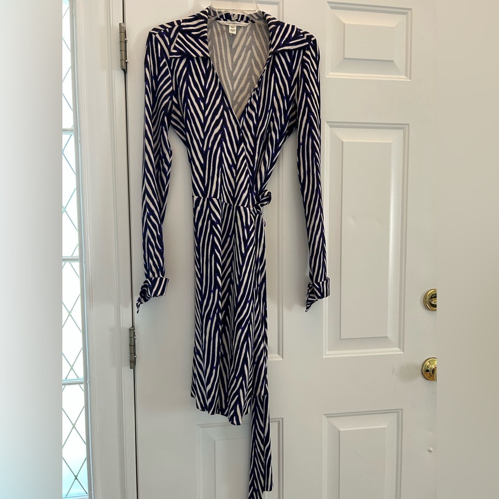 Diane Von Furstenberg Purple, Black and White Silk Wrap Dress Long Sleeve V-Neck